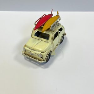Blikken Fiat 500: wit met surfplanken